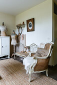 Shabby-chic living room with Baroque armchair and old metal bed