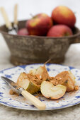 Grilled apple with cinnamon