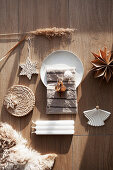 Utensils in natural elements as decorations for the Christmas table