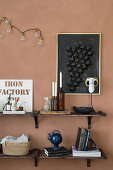 Shelves with decorative objects on a rust, brown wall in the dining room