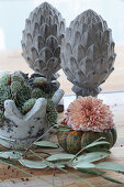 Autumn decoration with dahlia blossom (dahlia), cone statues, crown, roots and pumpkin