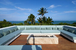 All-round seating and lounging area on the roof terrace with sea views