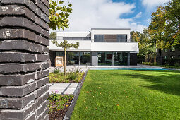 Modernes Architekturhaus im Bauhausstil, Oberhausen, Nordrhein-Westfalen, Deutschland
