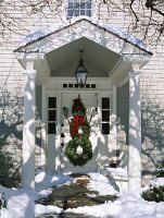 Snowman made from door wreaths (Christmas decoration, USA)