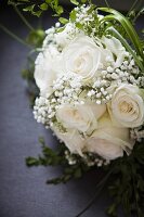 Hochzeitsstrauss mit weissen Blüten