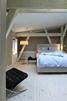 Bedroom with wooden beams and grey walls