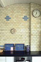 Glazed bricks and vaulted ceiling in kitchen