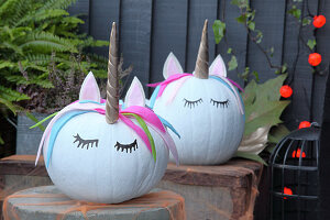 DIY-Halloweendekoration: Einhorn-Kürbisse