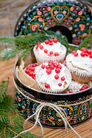 Gingerbread muffins with cream-cheese frosting and redcurrants