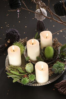 Modern, DIY Advent wreath with succulents and pompoms in black and grey