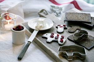 Christmas canapes with brown bread, cream cheese and dried cranberries