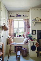 Window seat in niche in kitchen