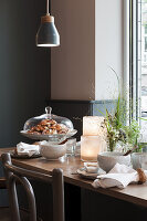 Table with pastries, above pendant lamp
