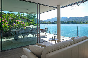 Lounge with lake view