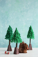 Felt fir trees made from egg carton