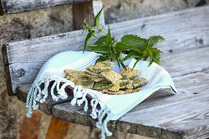 Nettle crackers