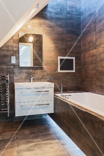 Modern Bathroom With Tiled Walls Buy Image 11231301