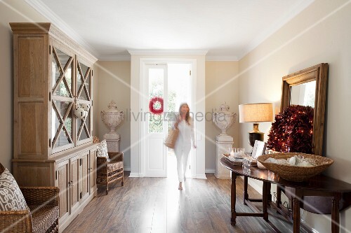 Elegant Foyer With Glass Fronted Buy Image 11295559