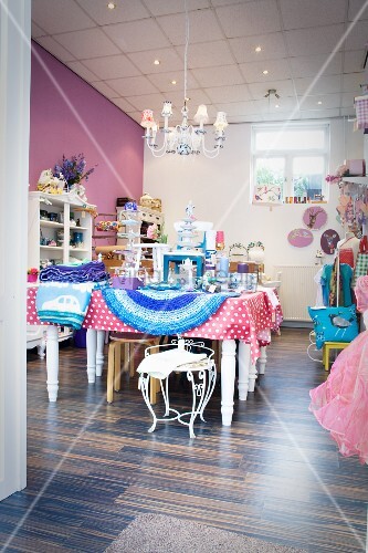 Romantically Decorated Table In Shop Buy Image