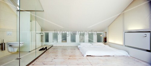 Minimalistisches Schlafzimmer mit … – Bild kaufen – 11027029 living4media