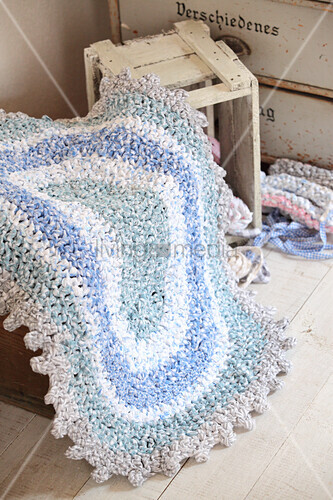 Gehakelter Ovaler Teppich Aus Bild Kaufen 12247693