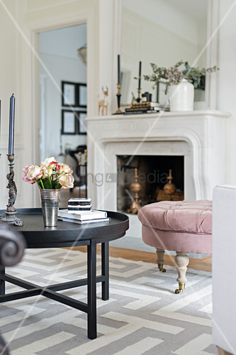 Round Coffee Table On Rug With Graphic Buy Image 12315743
