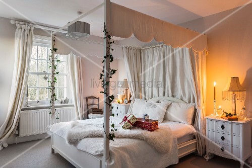 Four Poster Bed In White Candlelit Buy Image 12339107