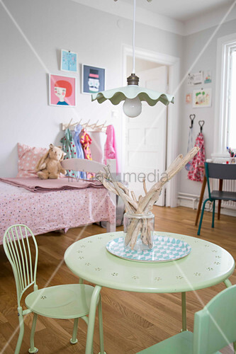 Lime Green Table And Chairs In Buy Image 12501277
