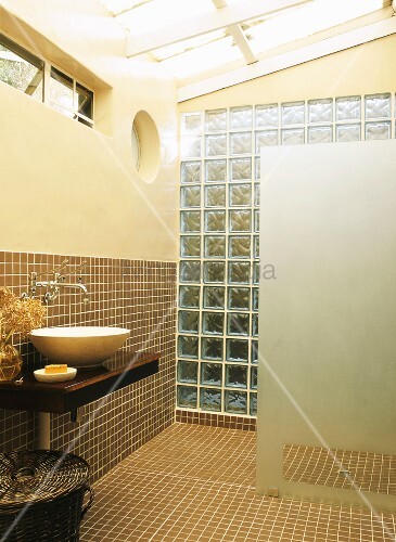 Glasdach, Oberlichter und eine Wand aus Glasbausteinen schaffen ... Glasdach, Oberlichter und eine Wand aus Glasbausteinen schaffen ...